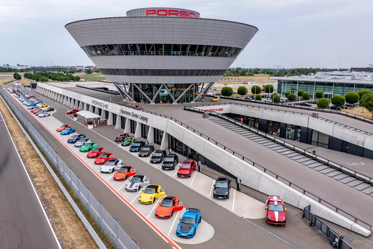 PORSCHE EXPERIENCE CENTER LEIPZIG